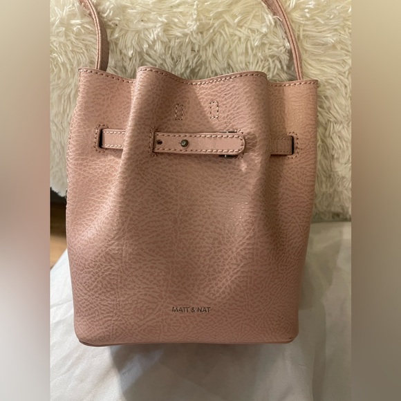 ❤️SOLD❤️ MATT & NAT Light Pink Grained Vegan Leather Bucket Bag - Picture 1 of 10